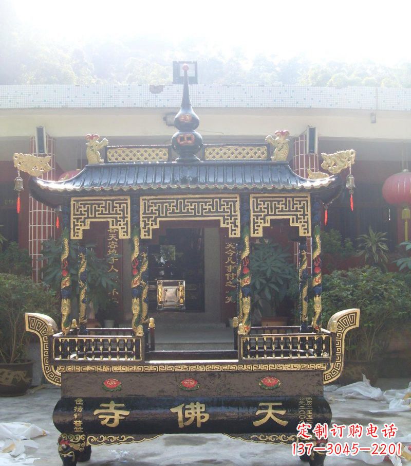 贵阳寺庙铸铜四足方形带顶香炉