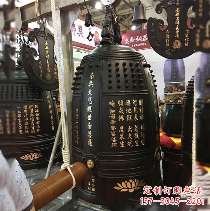 贵阳寺院挂钟铜雕塑