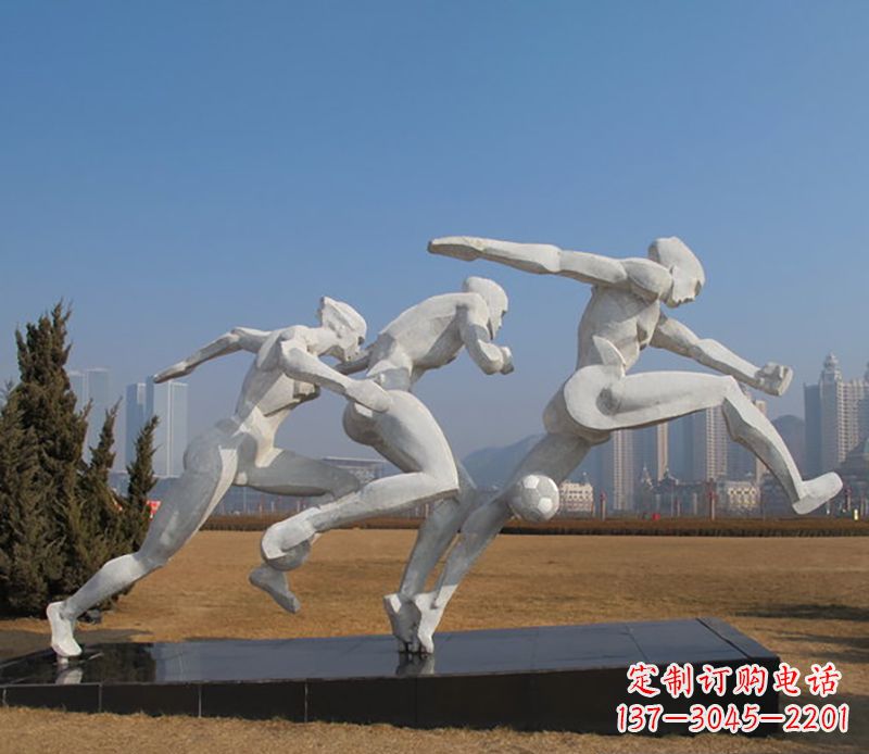 贵阳踢足球不锈钢运动雕塑