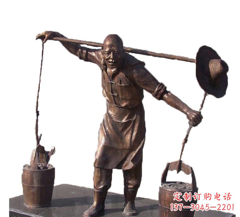 贵阳挑扁担的老人铜雕