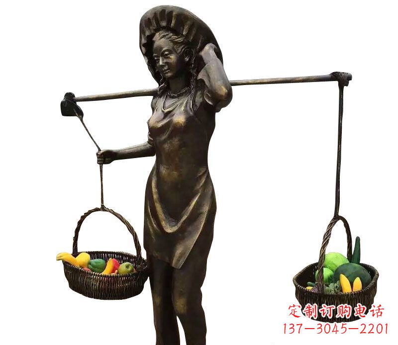 贵阳挑着蔬果的女人铜雕
