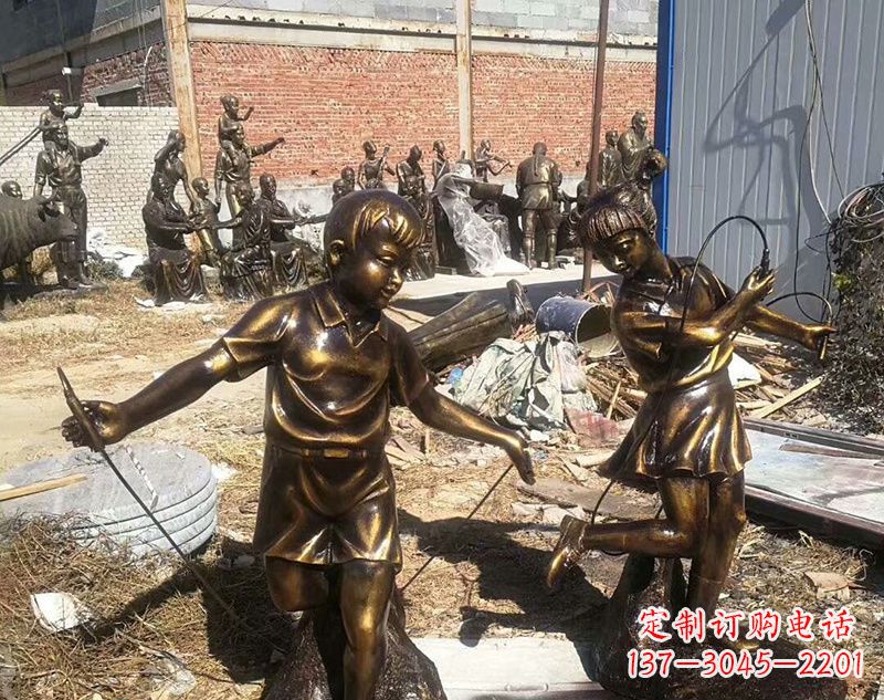 贵阳跳绳的儿童铜雕