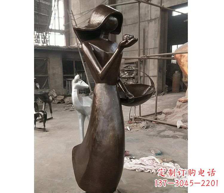 贵阳铜雕逛街女孩人物雕塑