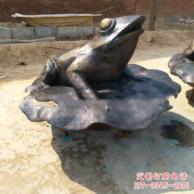 贵阳铜雕青蛙喷水雕塑