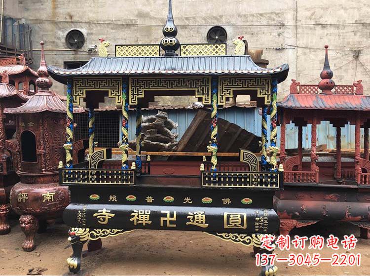 贵阳铜雕像铁香炉