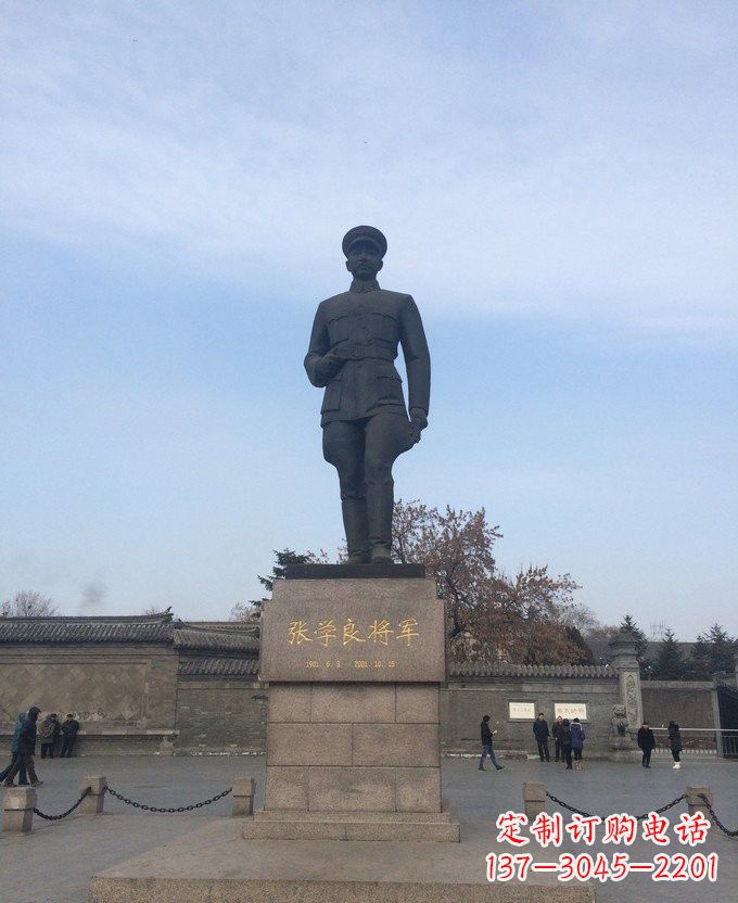 贵阳铜雕张学良近代名人雕塑