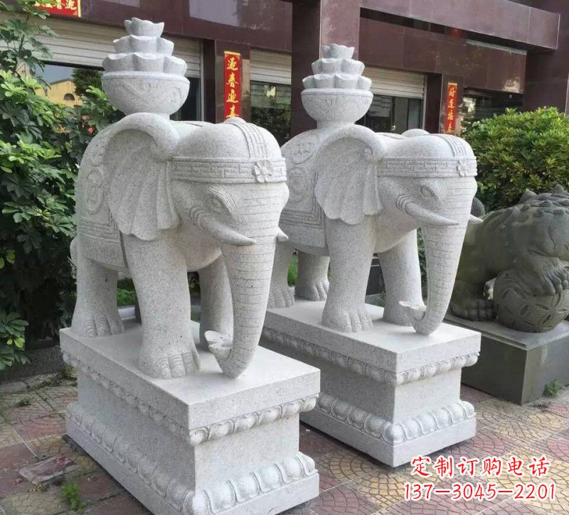贵阳驮元宝的大象石雕