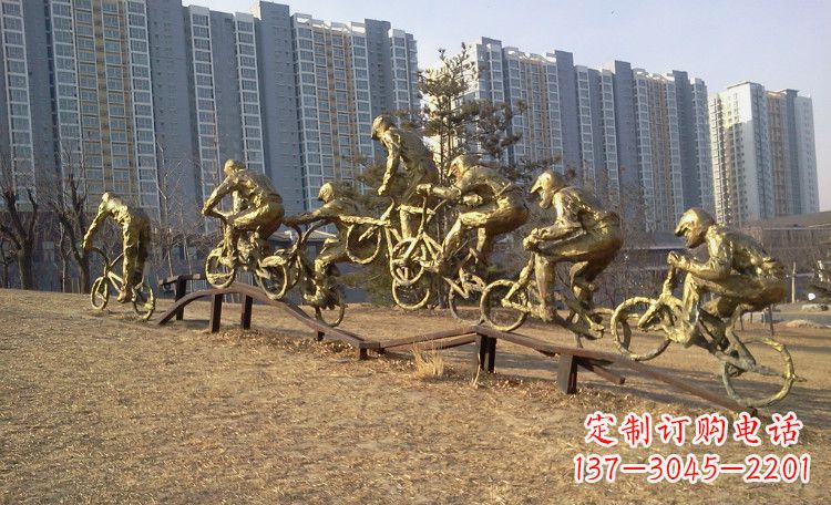 贵阳玩花样自行车人物铜雕