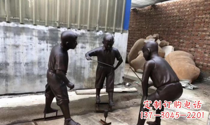 贵阳玩陀螺人物铜雕 (2)