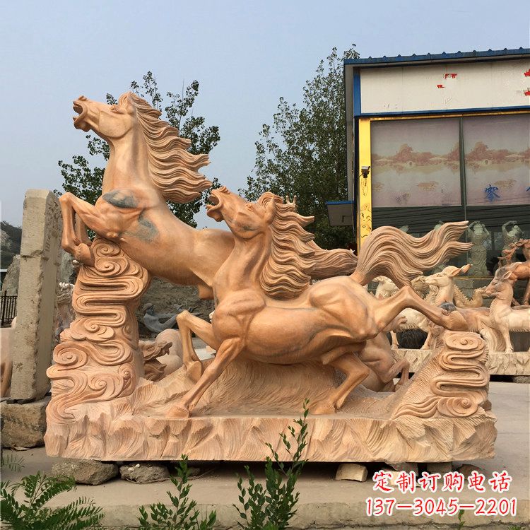 贵阳晚霞红奔马群雕