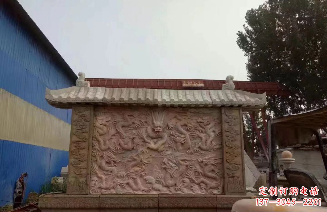 贵阳晚霞红公园别墅龙浮雕影壁