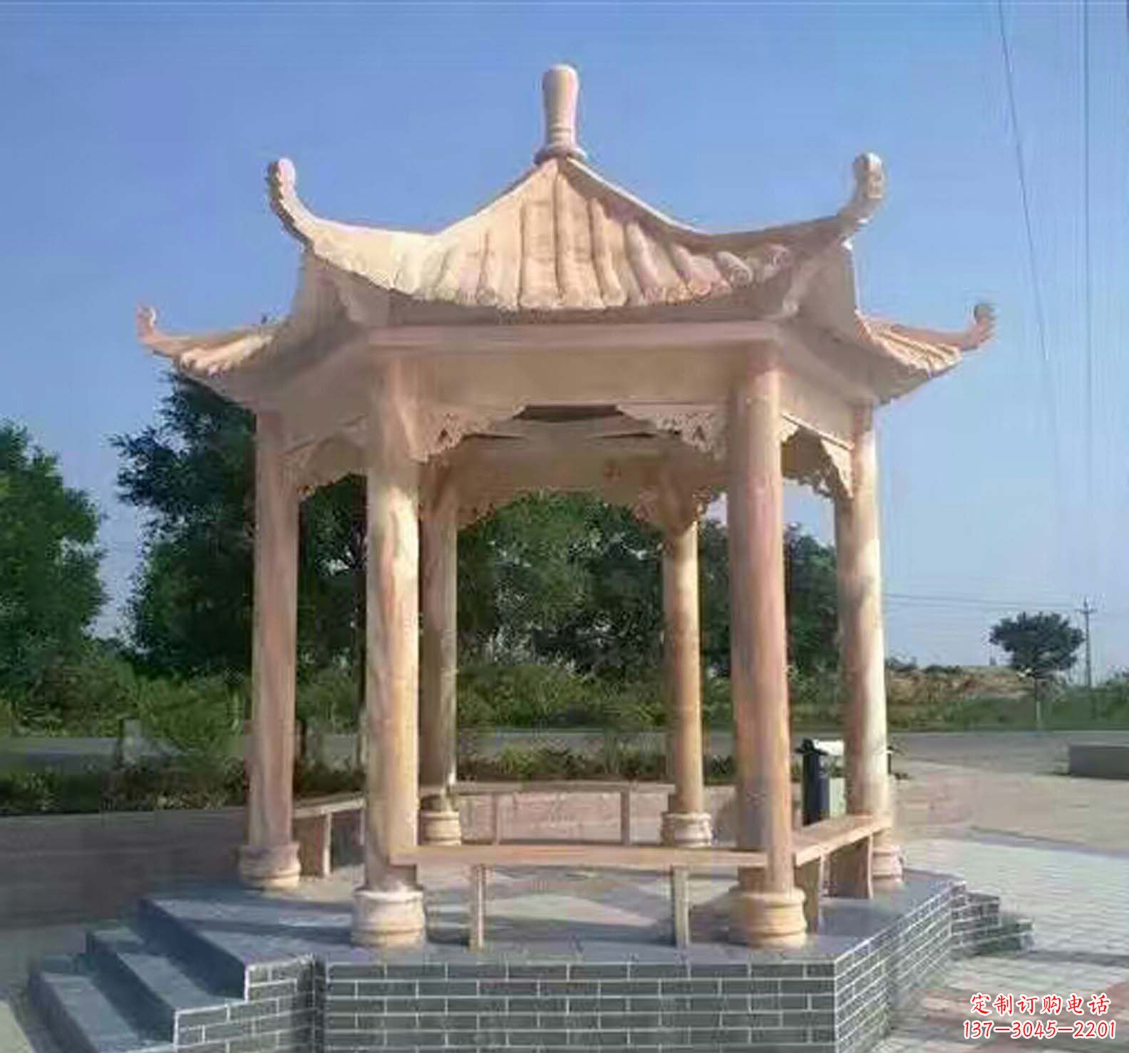 贵阳晚霞红公园景观凉亭