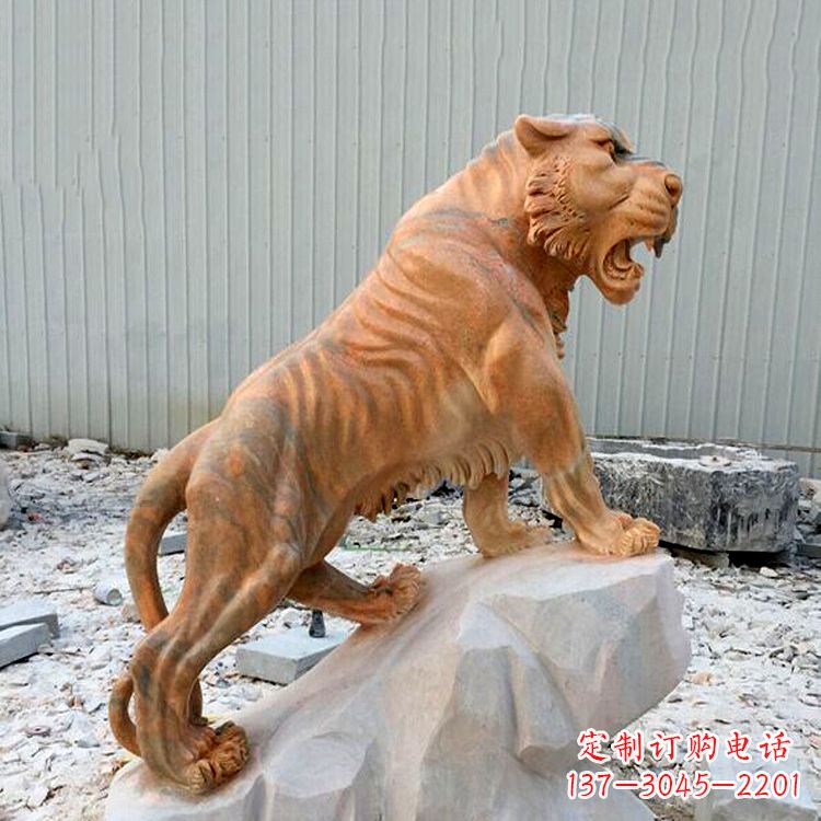 贵阳晚霞红虎啸老虎动物石雕