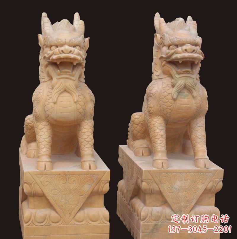 贵阳晚霞红门口坐式麒麟石雕