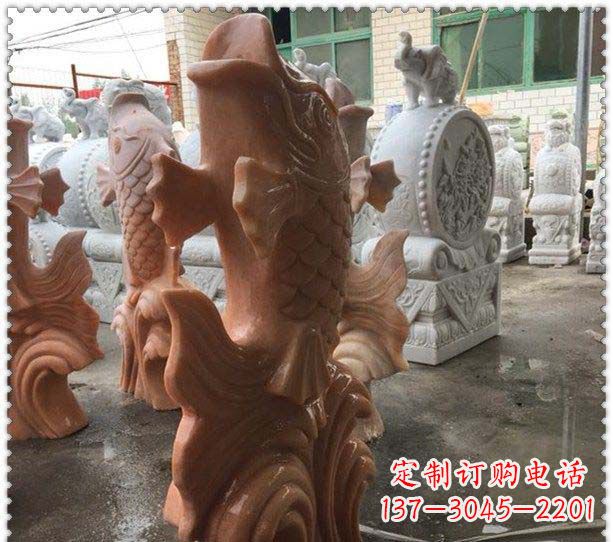 贵阳晚霞红喷水鲤鱼公园石雕
