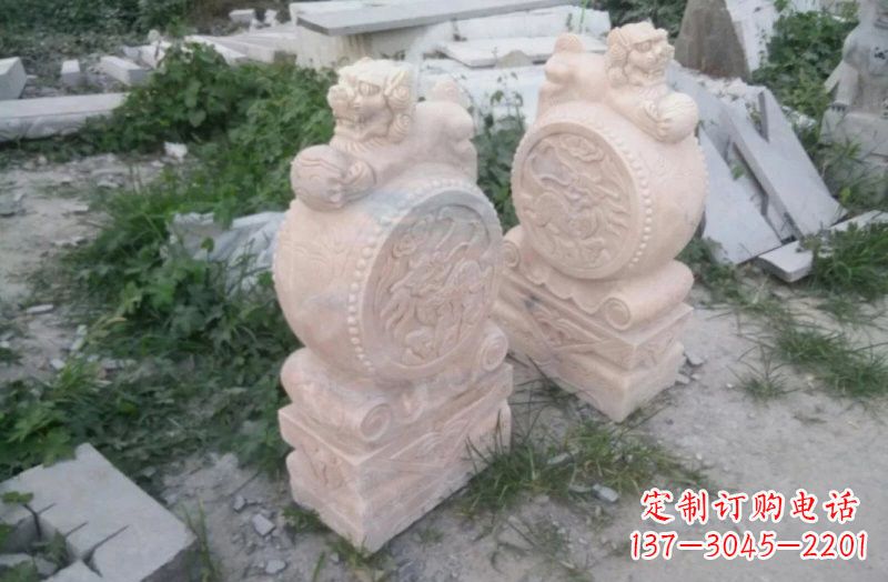 贵阳晚霞红狮子门墩石雕