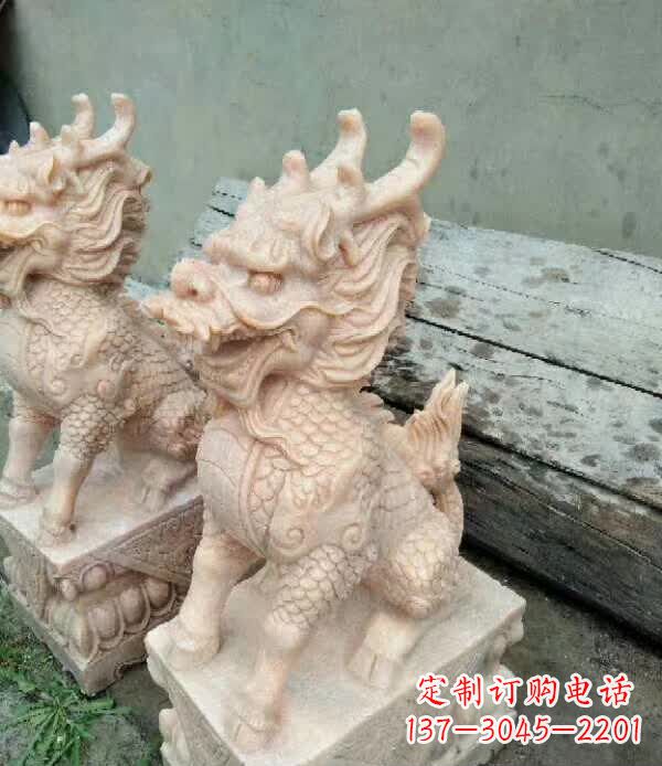 贵阳晚霞红石雕麒麟