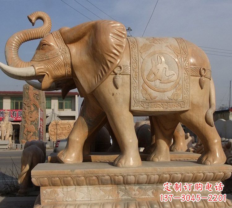 贵阳晚霞红石雕如意大象
