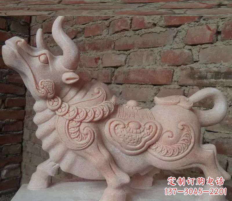 贵阳晚霞红小牛雕塑