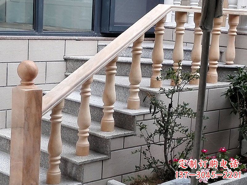 贵阳晚霞红小区栏杆石雕