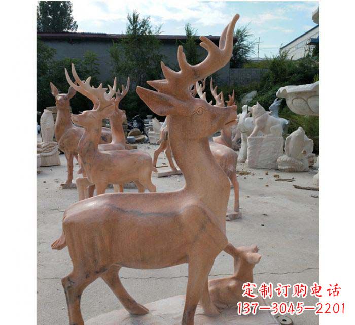 贵阳晚霞红驯鹿动物公园石雕