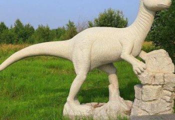 贵阳雕刻恐龙的砂岩艺术