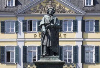 贵阳世界名人欧洲古典主义时期著名作曲家贝多芬景区广场铜雕塑像