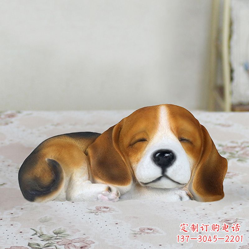 贵阳卧姿比格犬仿真雕塑,睡觉的小狗狗是内美陈动物雕塑摆件