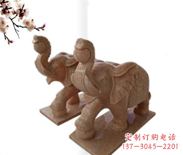 贵阳象鼻朝天的大象晚霞红招财石雕