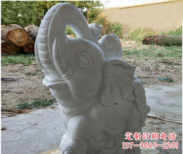 贵阳象鼻朝天脚踩元宝的大象石雕