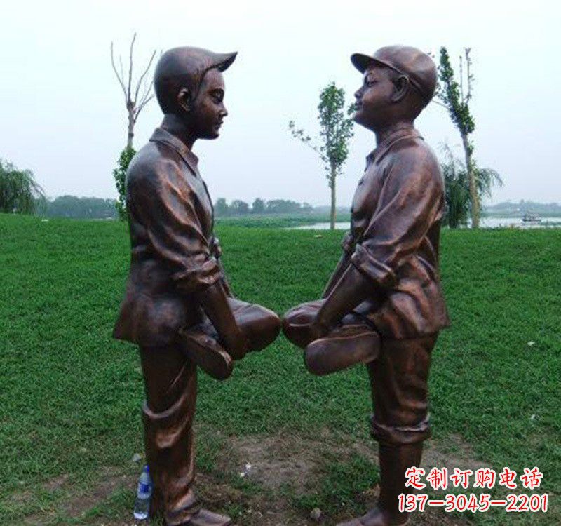 贵阳小孩斗鸡铸铜雕塑