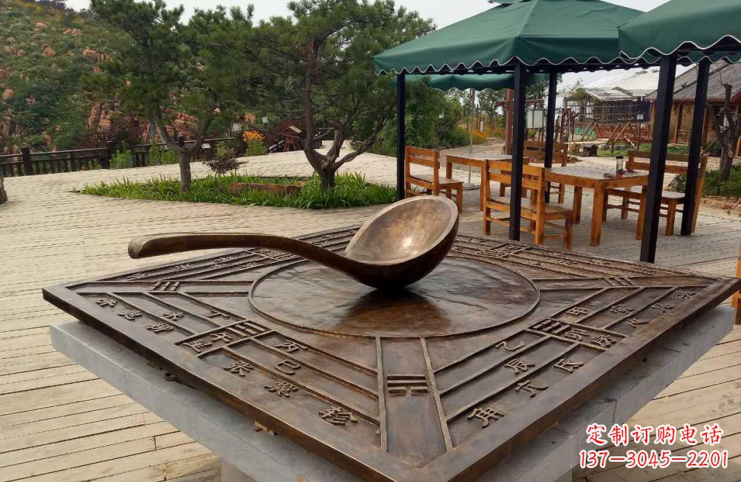 贵阳校园古代司南铜雕