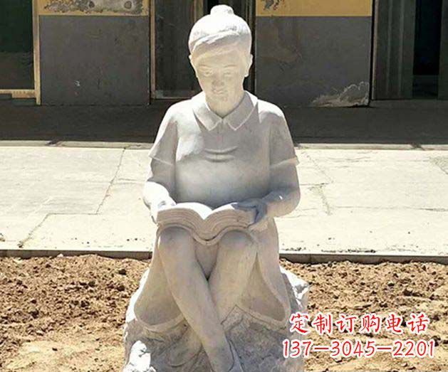 贵阳校园看书女孩景观石雕