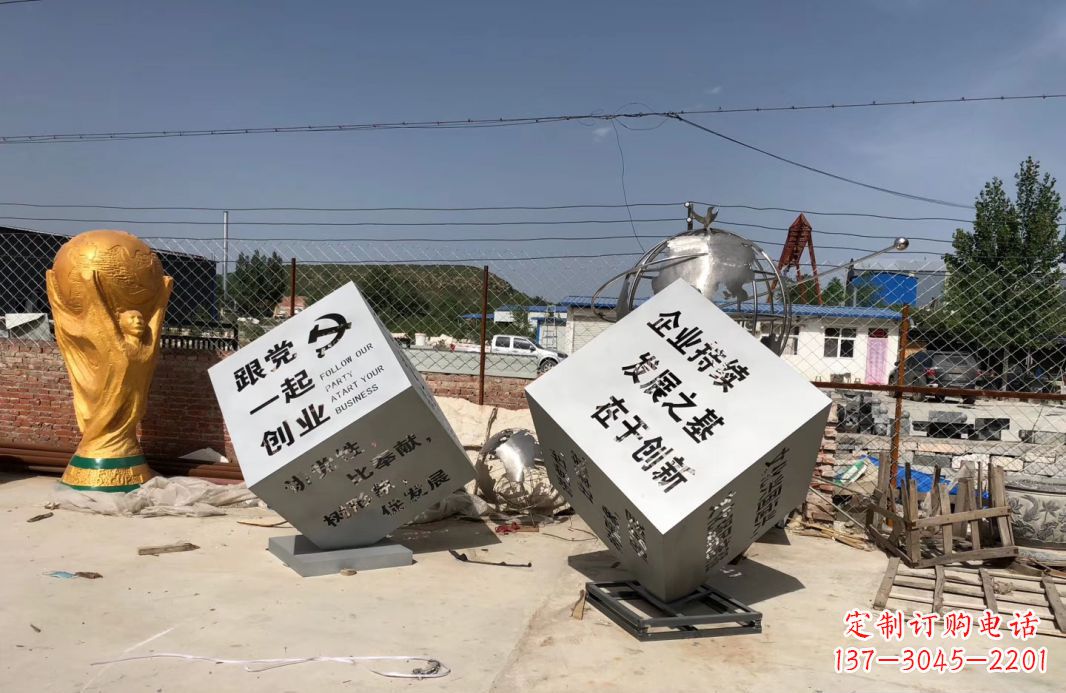 贵阳行走的力量不锈钢魔方雕塑户外摆件广场雕塑