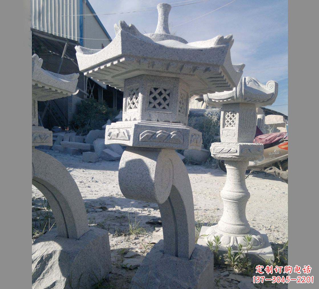贵阳园林景观草坪石灯雕塑