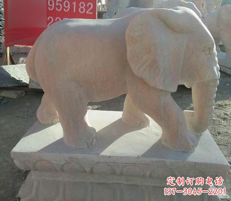 贵阳园林晚霞红大象雕塑