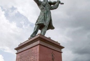 贵阳音乐家聂耳拉小提琴景观名人雕塑