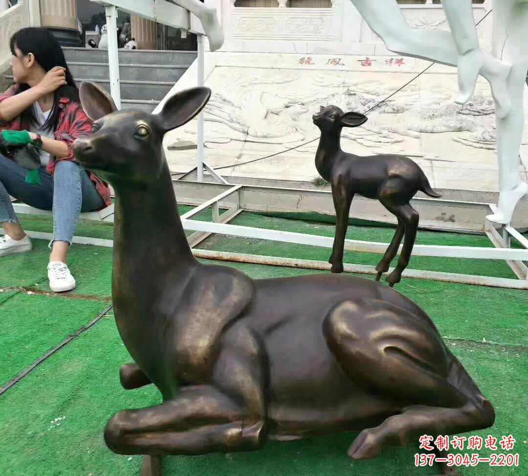 贵阳铸铜广场动物鹿雕塑