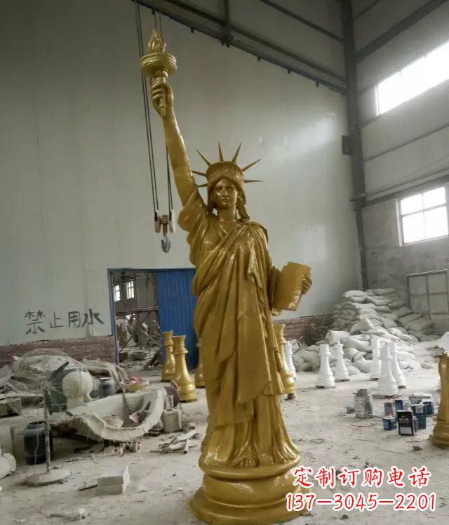 贵阳自由女神玻璃钢仿铜人物雕塑
