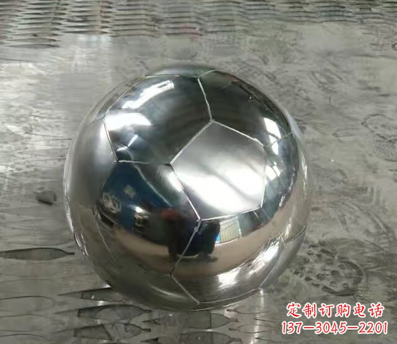 贵阳足球不锈钢体育器材雕塑