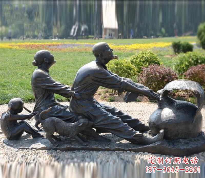 贵阳祖孙三人拔萝卜铜雕