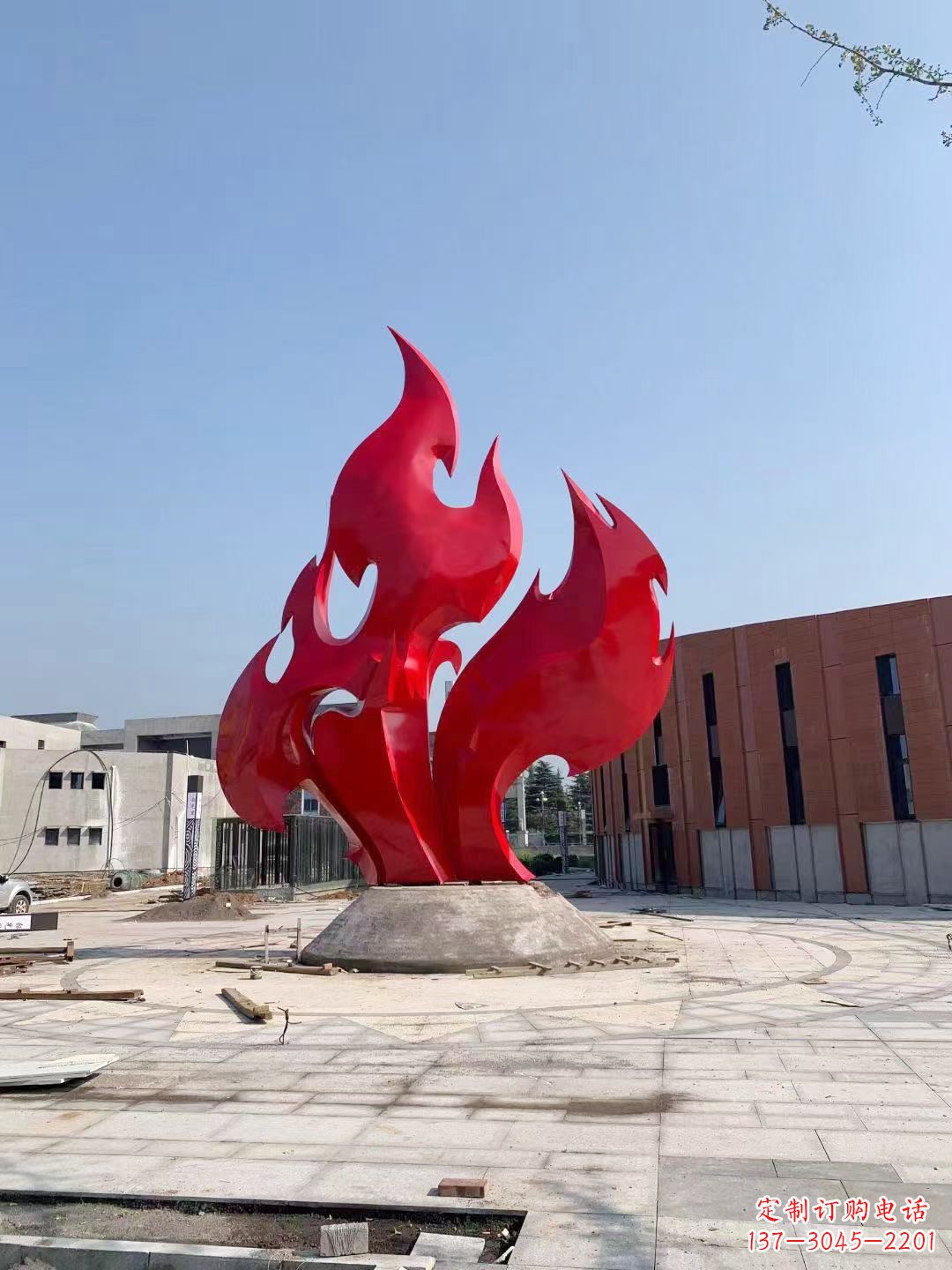 贵阳大学操场抽象不锈钢火苗雕塑